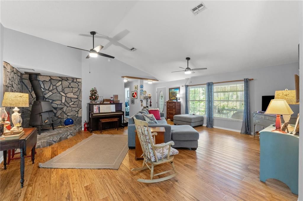 For Sale: $528,000 (3 beds, 2 baths, 2424 Square Feet)