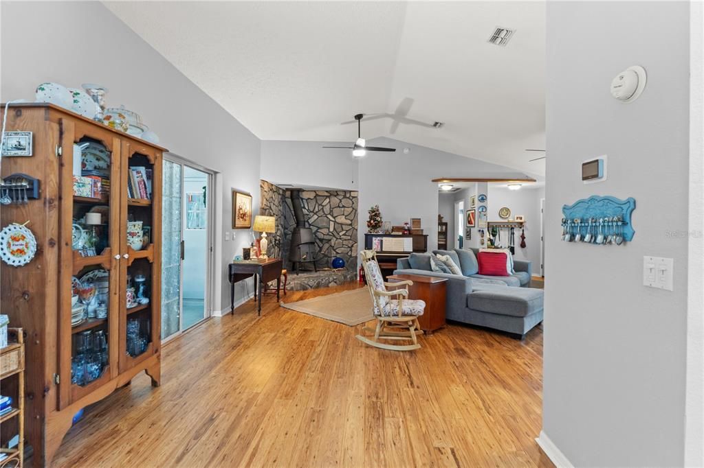 For Sale: $528,000 (3 beds, 2 baths, 2424 Square Feet)