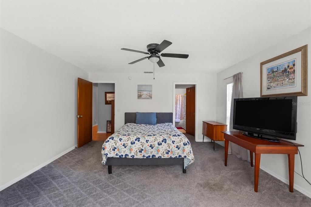 For Sale: $528,000 (3 beds, 2 baths, 2424 Square Feet)