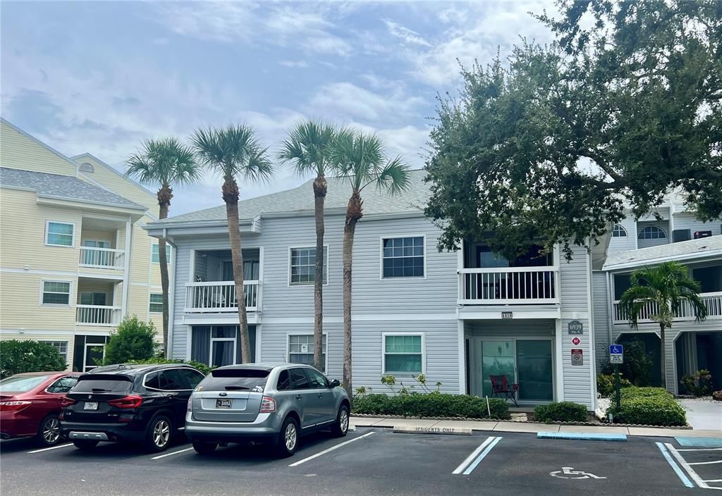 合同活跃: $139,999 (1 贝兹, 1 浴室, 680 平方英尺)