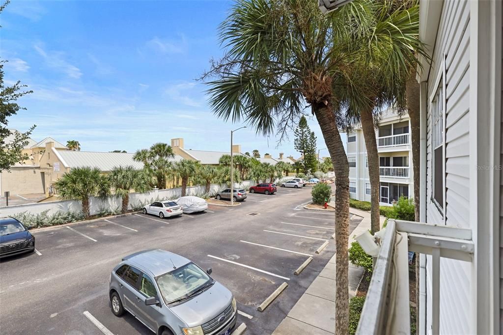 合同活跃: $139,999 (1 贝兹, 1 浴室, 680 平方英尺)