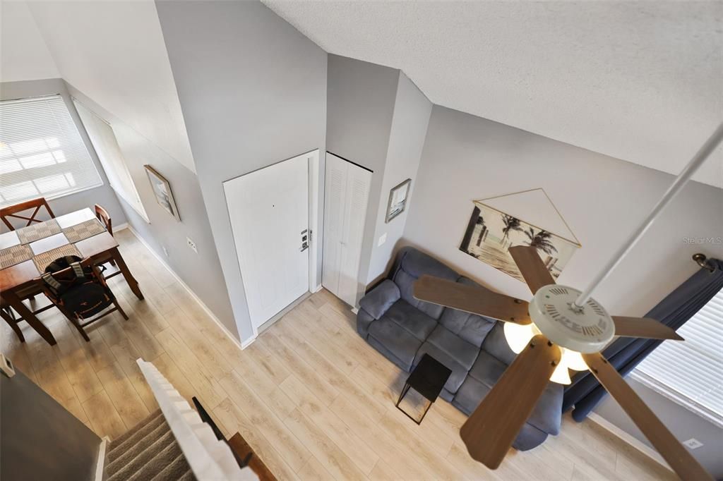 合同活跃: $139,999 (1 贝兹, 1 浴室, 680 平方英尺)