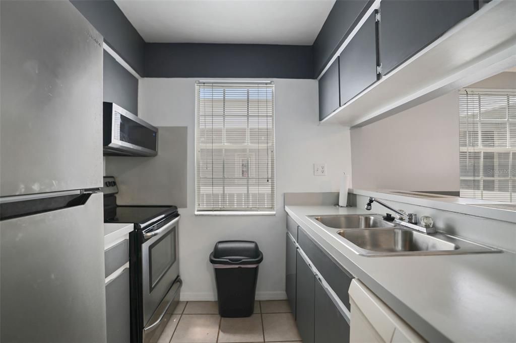 合同活跃: $139,999 (1 贝兹, 1 浴室, 680 平方英尺)