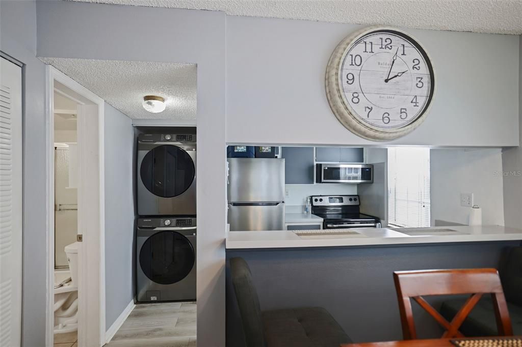 合同活跃: $139,999 (1 贝兹, 1 浴室, 680 平方英尺)