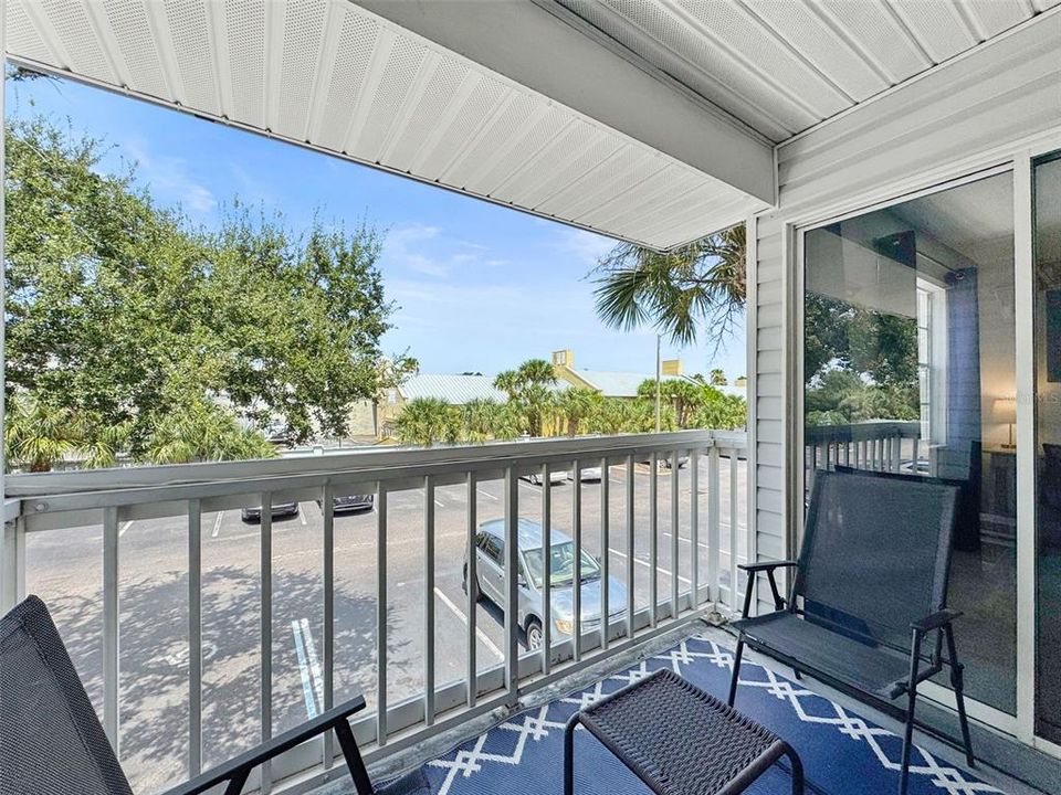 合同活跃: $139,999 (1 贝兹, 1 浴室, 680 平方英尺)