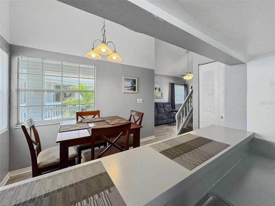 合同活跃: $139,999 (1 贝兹, 1 浴室, 680 平方英尺)