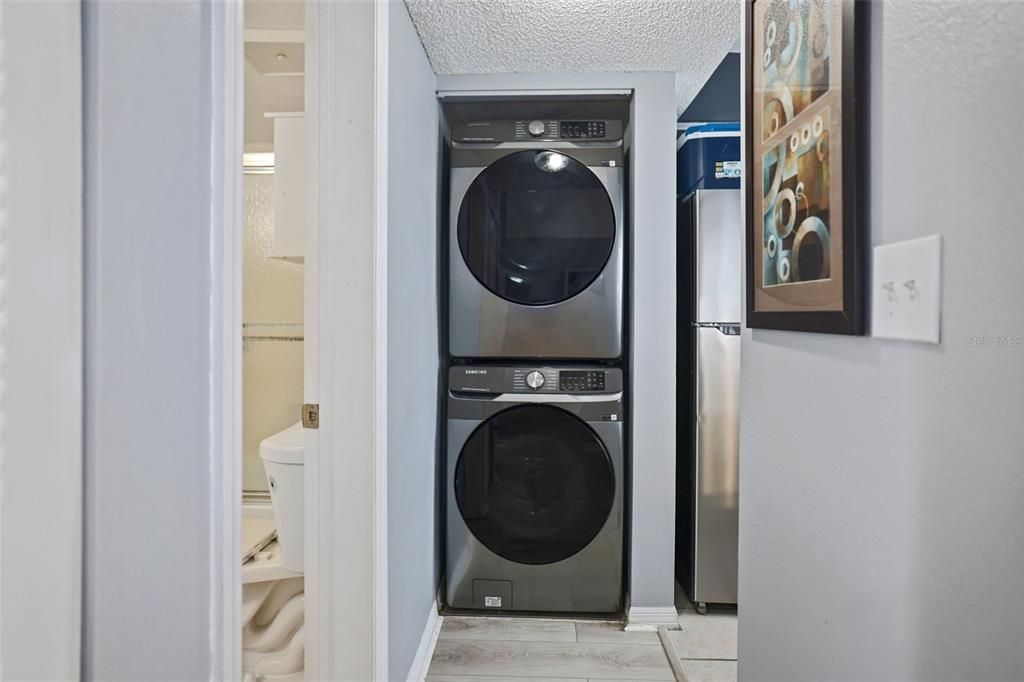 合同活跃: $139,999 (1 贝兹, 1 浴室, 680 平方英尺)