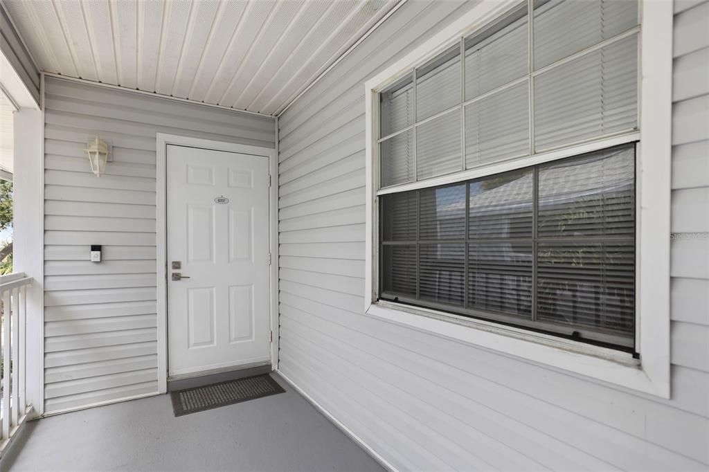 合同活跃: $139,999 (1 贝兹, 1 浴室, 680 平方英尺)