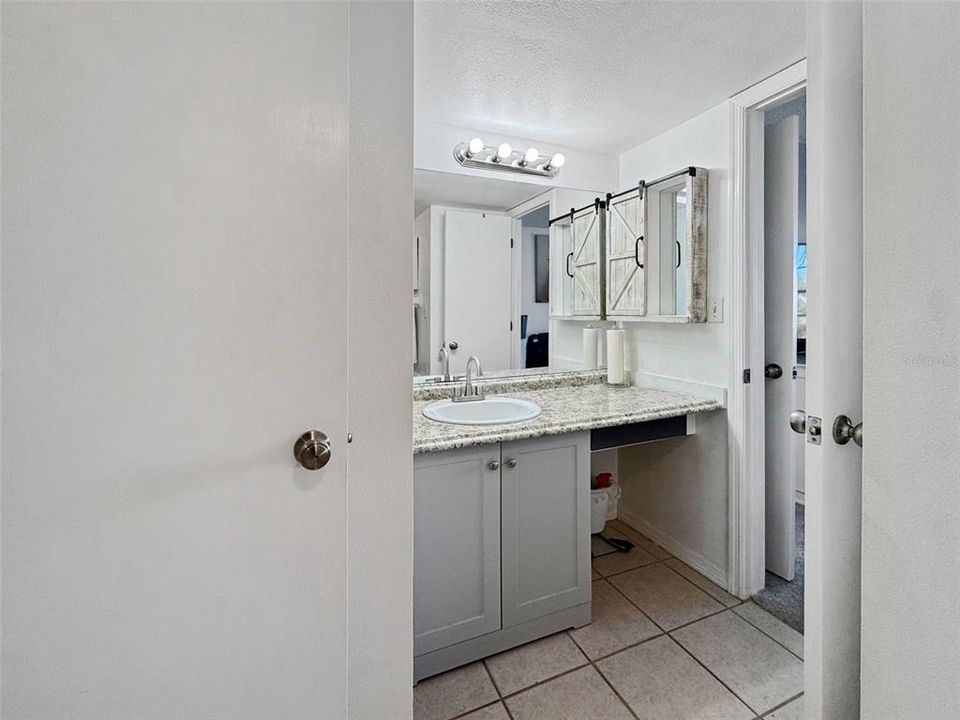 合同活跃: $139,999 (1 贝兹, 1 浴室, 680 平方英尺)