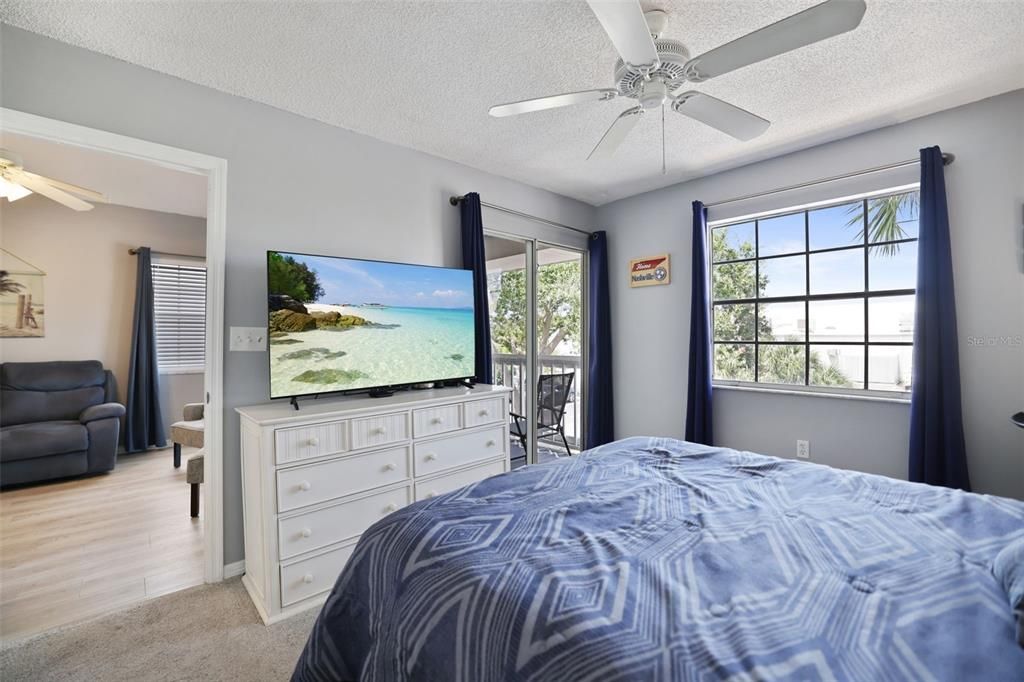 合同活跃: $139,999 (1 贝兹, 1 浴室, 680 平方英尺)