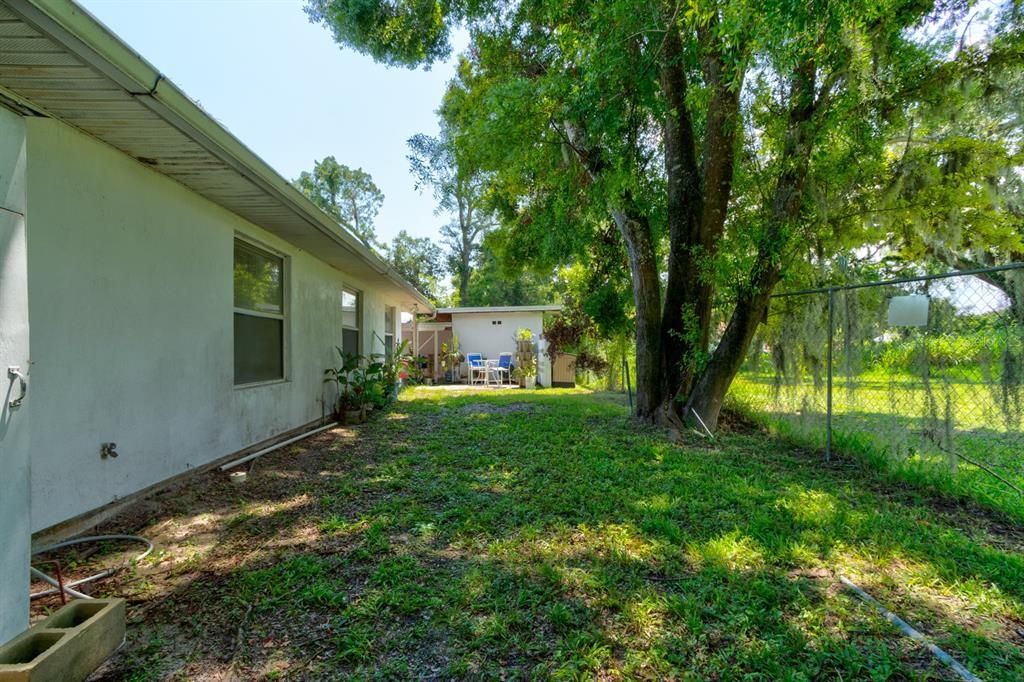 Под контрактом: $299,000 (6 спален, 3 ванн, 3225 Квадратных фут)