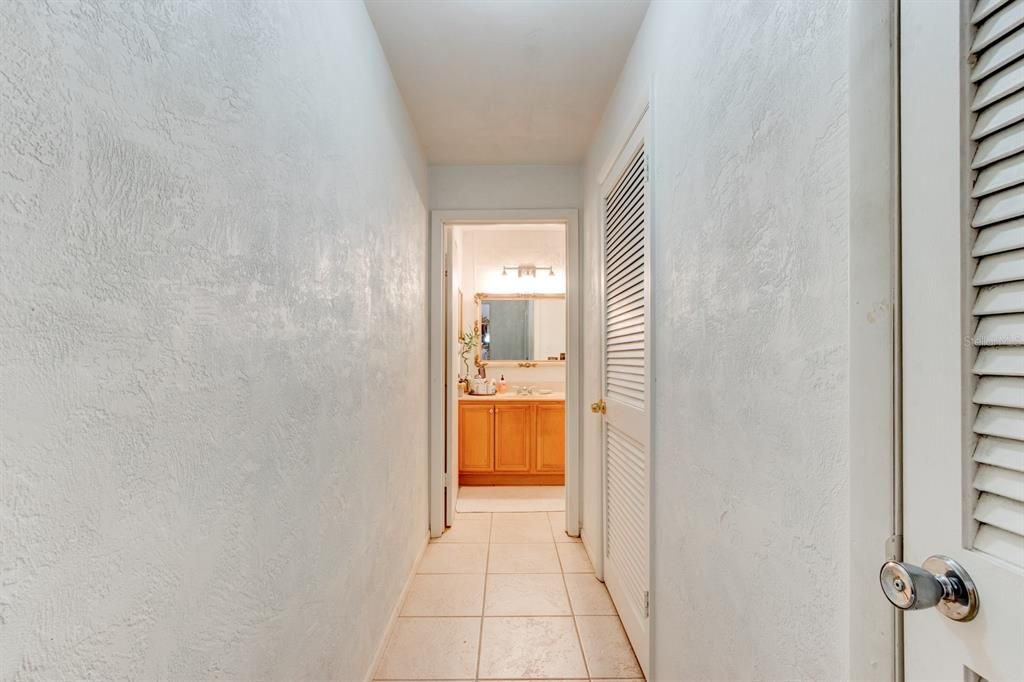 Под контрактом: $299,000 (6 спален, 3 ванн, 3225 Квадратных фут)