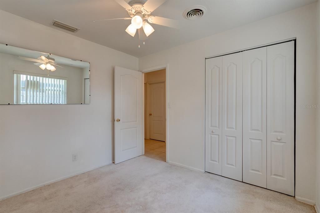 Под контрактом: $299,000 (6 спален, 3 ванн, 3225 Квадратных фут)