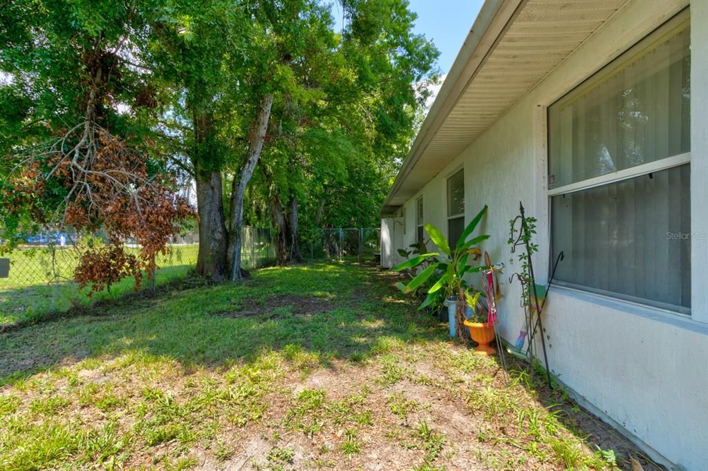 Под контрактом: $299,000 (6 спален, 3 ванн, 3225 Квадратных фут)