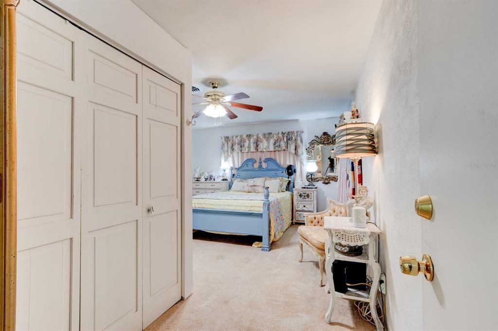 Под контрактом: $299,000 (6 спален, 3 ванн, 3225 Квадратных фут)