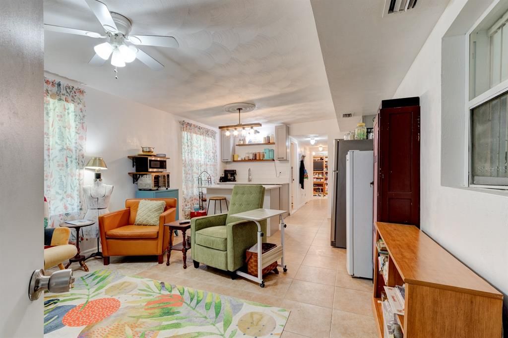 Под контрактом: $299,000 (6 спален, 3 ванн, 3225 Квадратных фут)