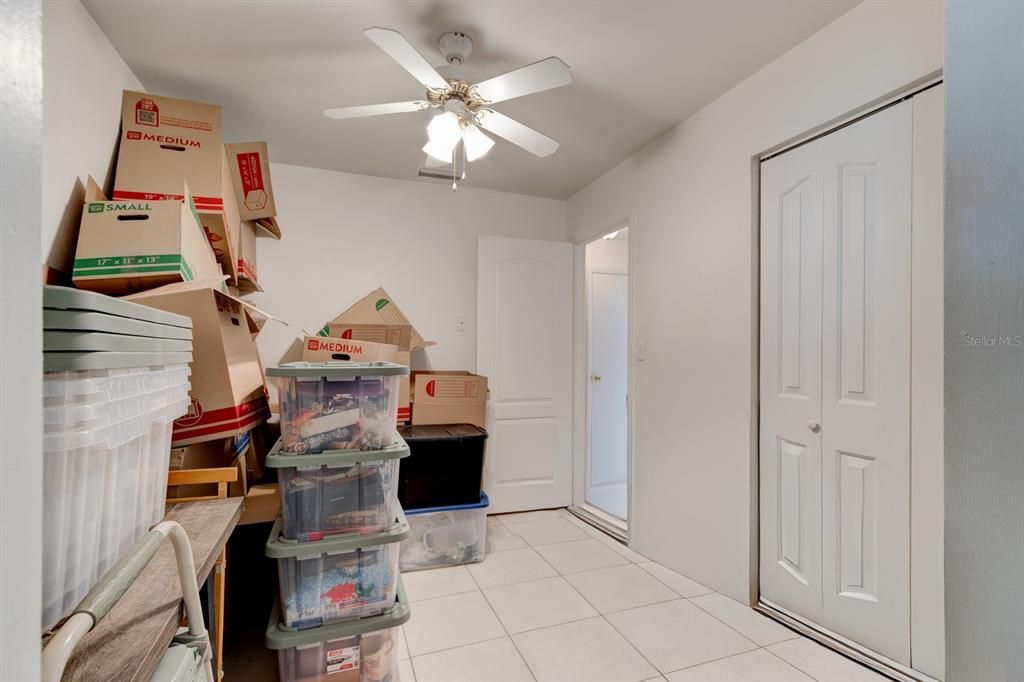 Под контрактом: $299,000 (6 спален, 3 ванн, 3225 Квадратных фут)