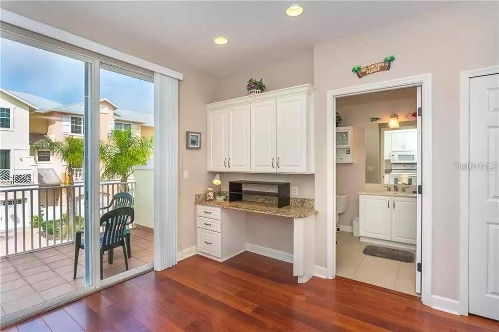 出租: $3,250 (3 贝兹, 2 浴室, 1983 平方英尺)