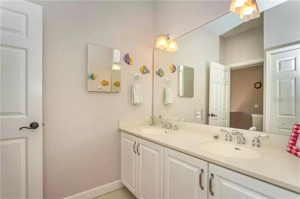 出租: $3,250 (3 贝兹, 2 浴室, 1983 平方英尺)