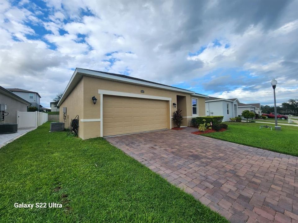 Active With Contract: $294,900 (3 beds, 2 baths, 1607 Square Feet)