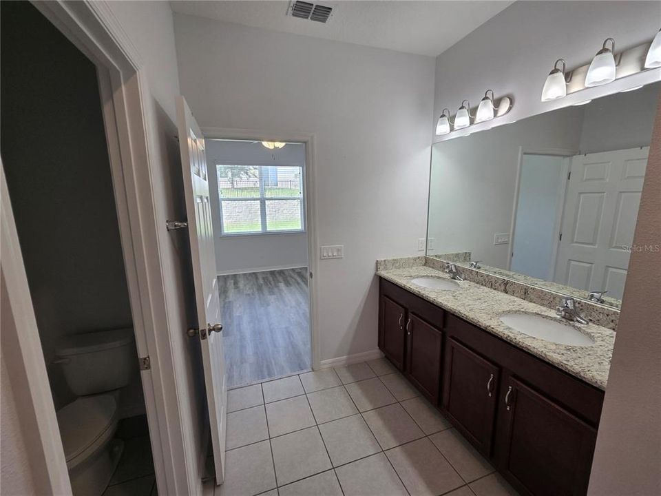 Active With Contract: $294,900 (3 beds, 2 baths, 1607 Square Feet)