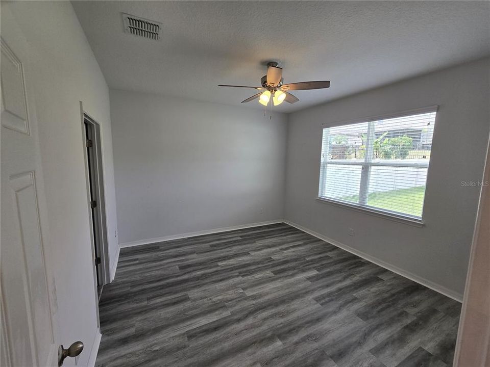 Active With Contract: $294,900 (3 beds, 2 baths, 1607 Square Feet)