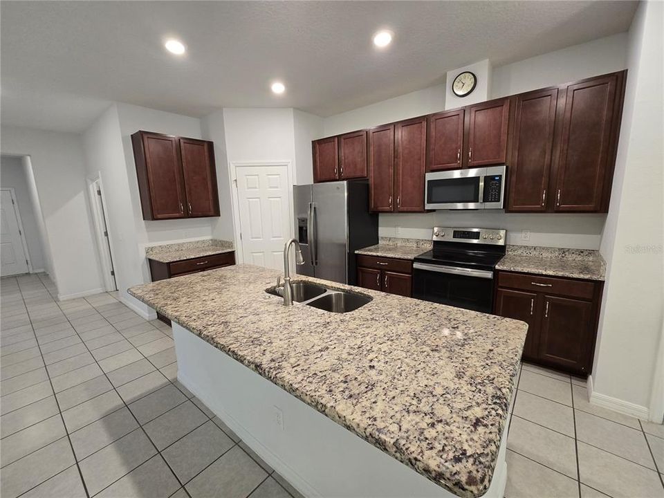 Active With Contract: $294,900 (3 beds, 2 baths, 1607 Square Feet)