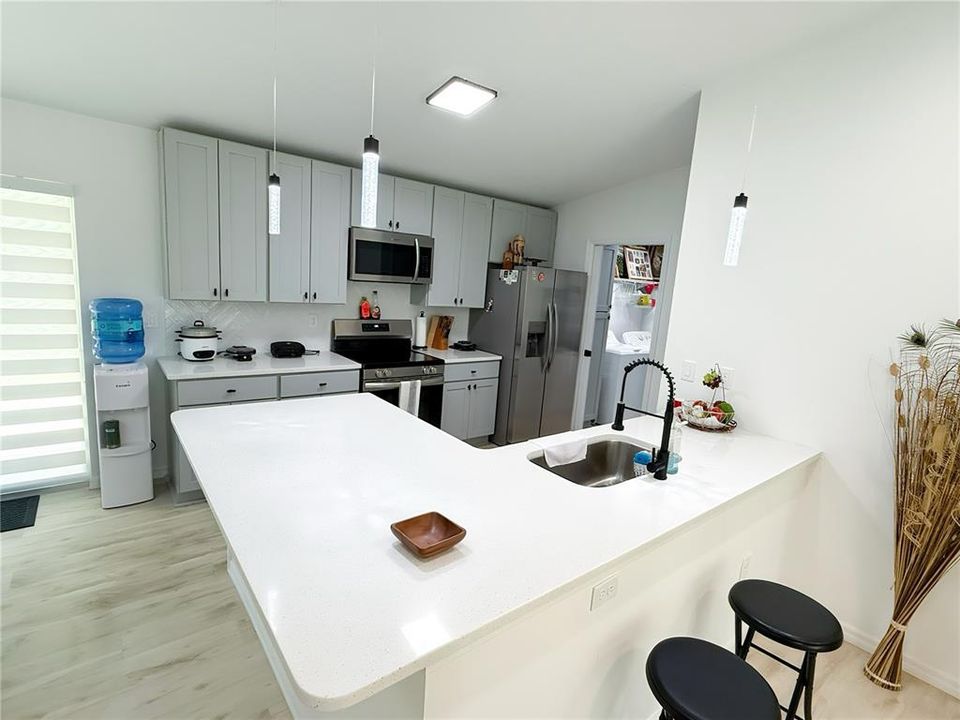 待售: $240,000 (3 贝兹, 2 浴室, 1231 平方英尺)