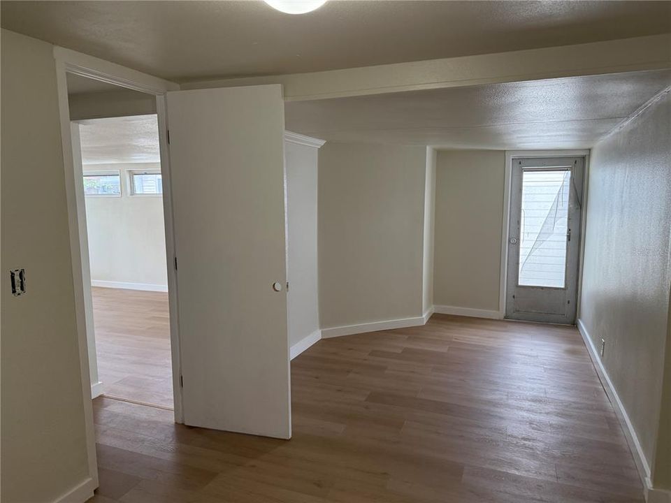 For Sale: $289,000 (1 beds, 1 baths, 320 Square Feet)