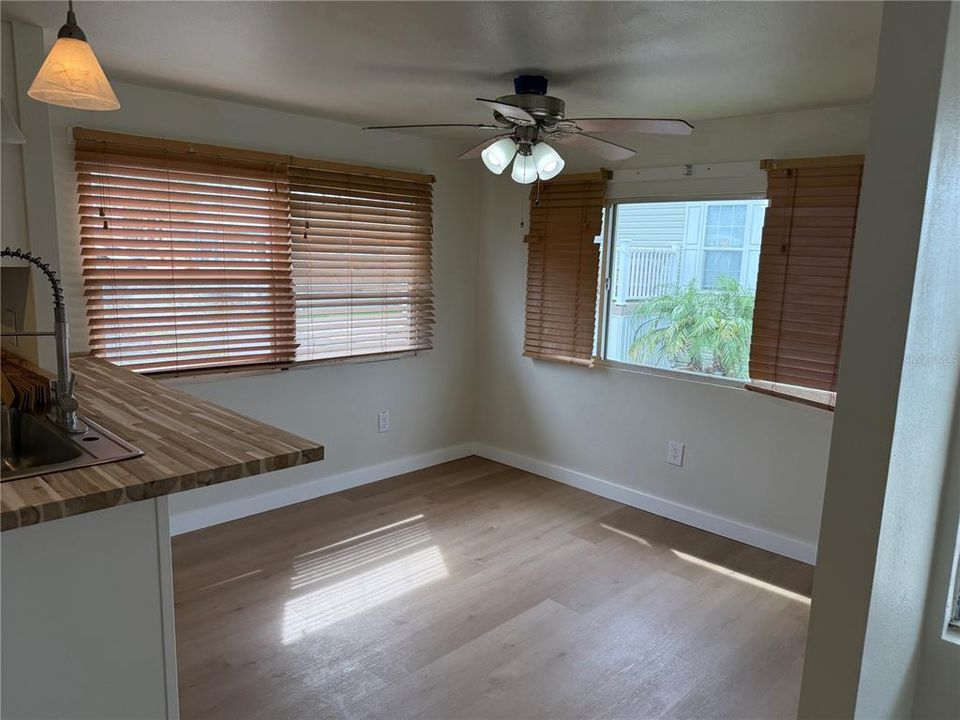 For Sale: $289,000 (1 beds, 1 baths, 320 Square Feet)