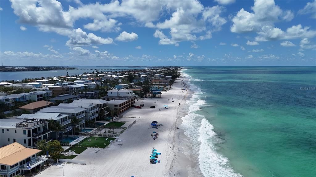 For Sale: $289,000 (1 beds, 1 baths, 320 Square Feet)