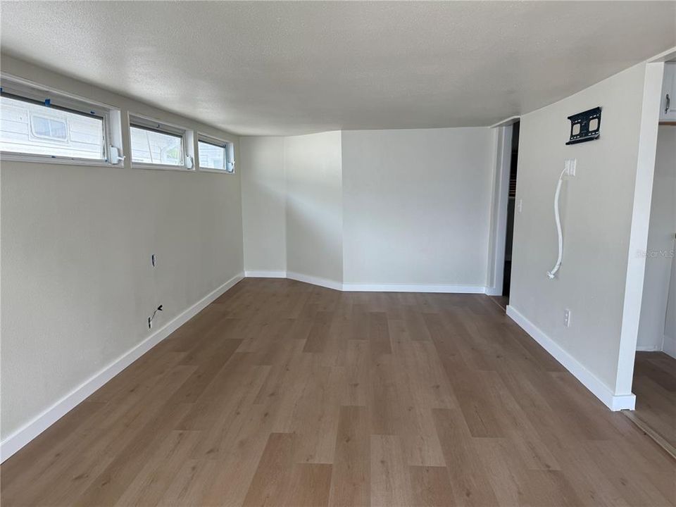 For Sale: $289,000 (1 beds, 1 baths, 320 Square Feet)