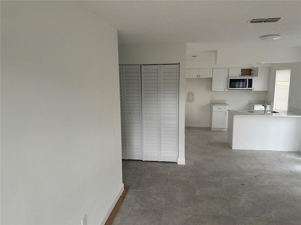 For Rent: $1,250 (2 beds, 2 baths, 868 Square Feet)