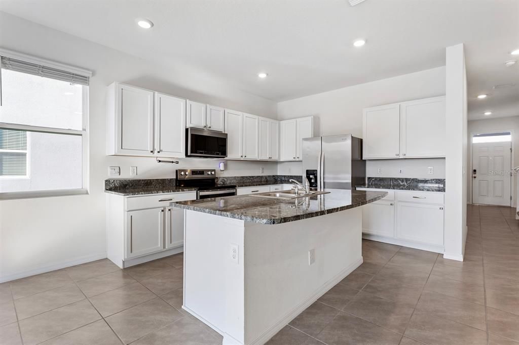 Под контрактом: $289,000 (3 спален, 2 ванн, 1758 Квадратных фут)