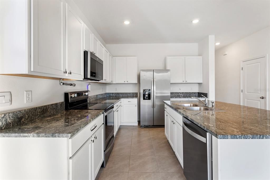 Под контрактом: $289,000 (3 спален, 2 ванн, 1758 Квадратных фут)