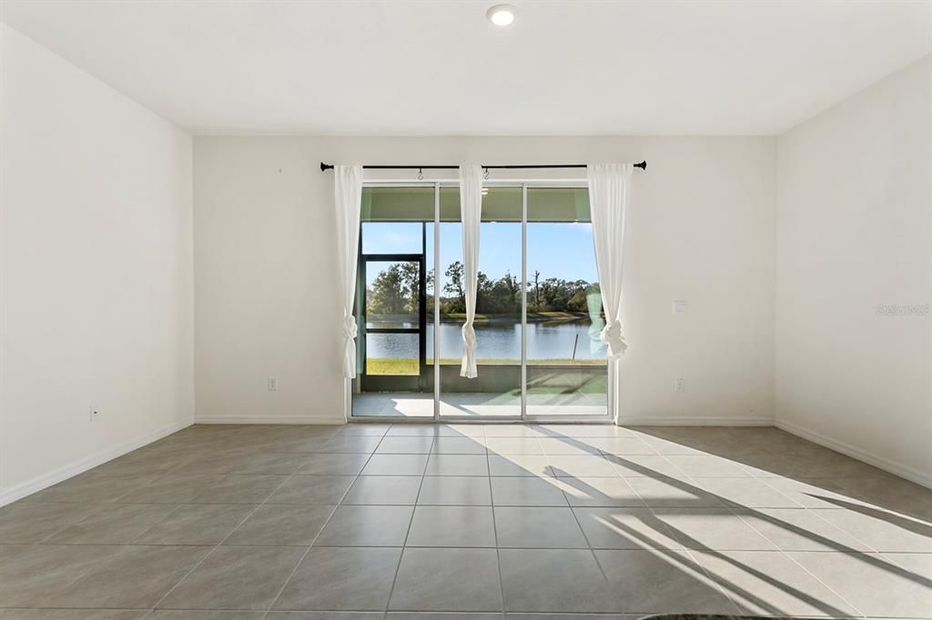 Под контрактом: $289,000 (3 спален, 2 ванн, 1758 Квадратных фут)