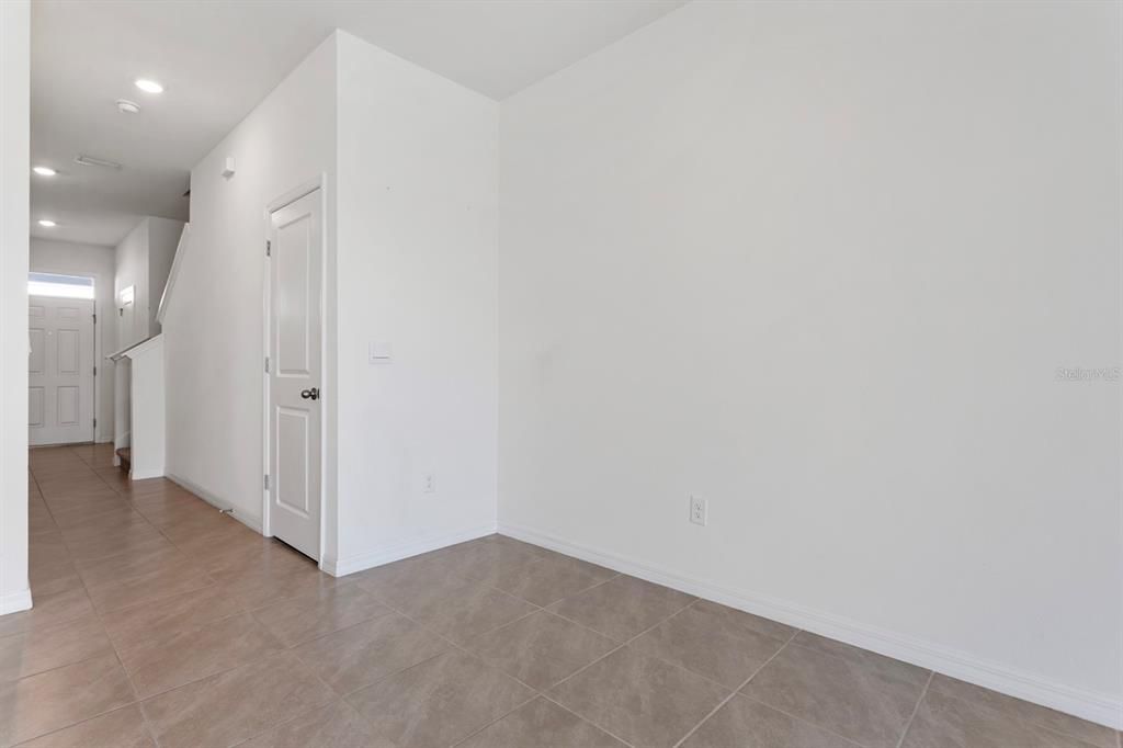 Под контрактом: $289,000 (3 спален, 2 ванн, 1758 Квадратных фут)