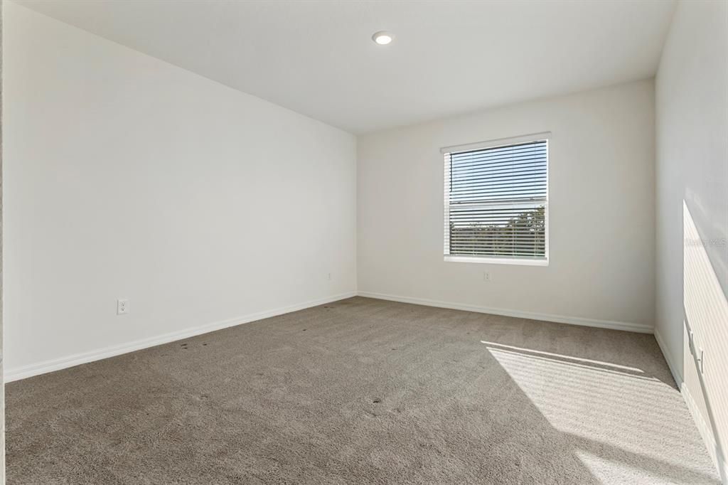 Под контрактом: $289,000 (3 спален, 2 ванн, 1758 Квадратных фут)