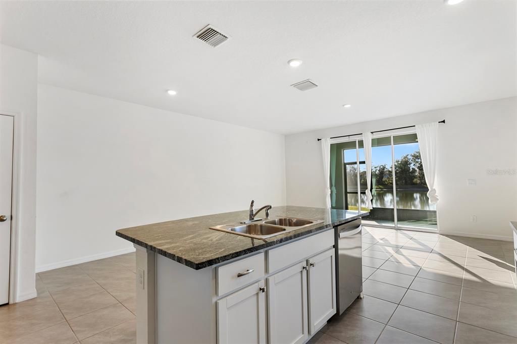 Под контрактом: $289,000 (3 спален, 2 ванн, 1758 Квадратных фут)