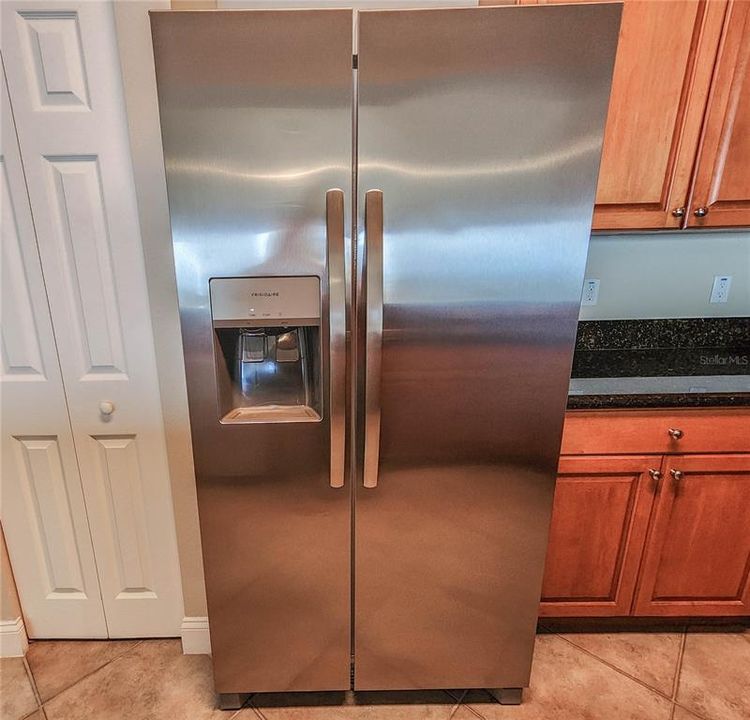 For Sale: $565,000 (2 beds, 2 baths, 1455 Square Feet)