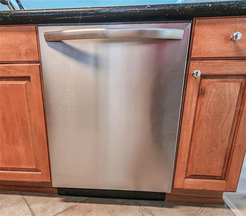 For Sale: $565,000 (2 beds, 2 baths, 1455 Square Feet)