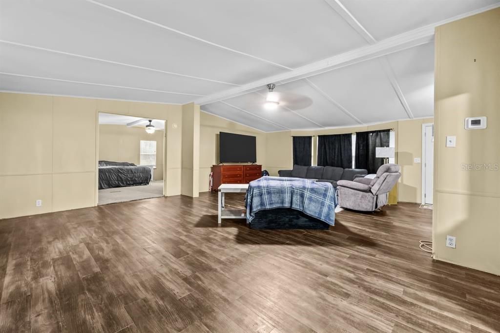 На продажу: $310,000 (3 спален, 2 ванн, 2052 Квадратных фут)