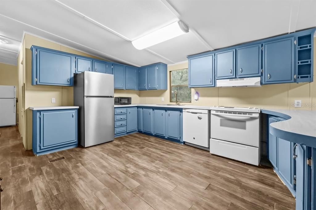 На продажу: $310,000 (3 спален, 2 ванн, 2052 Квадратных фут)