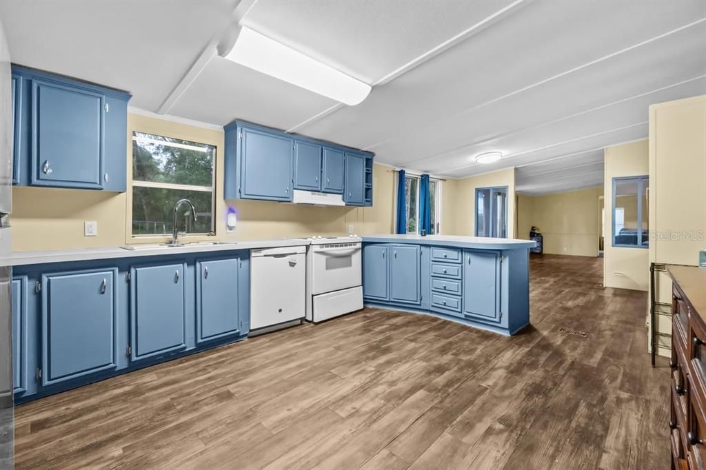 На продажу: $310,000 (3 спален, 2 ванн, 2052 Квадратных фут)