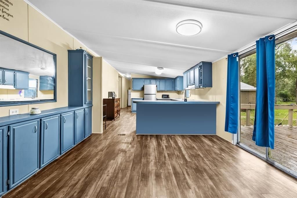 На продажу: $310,000 (3 спален, 2 ванн, 2052 Квадратных фут)