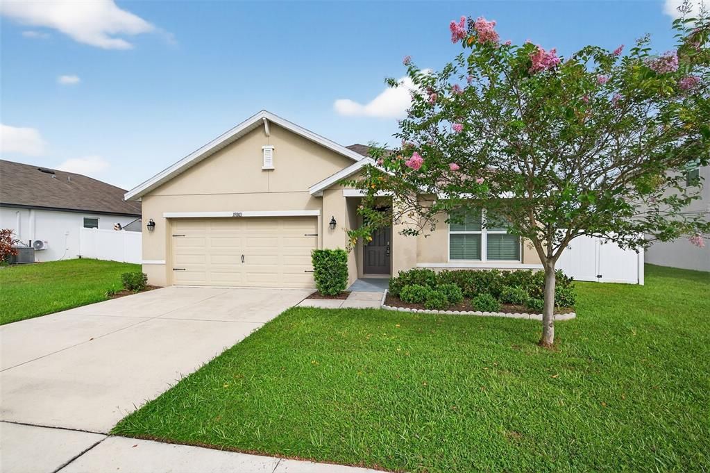 合同活跃: $319,900 (3 贝兹, 2 浴室, 1690 平方英尺)