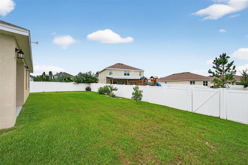 合同活跃: $319,900 (3 贝兹, 2 浴室, 1690 平方英尺)