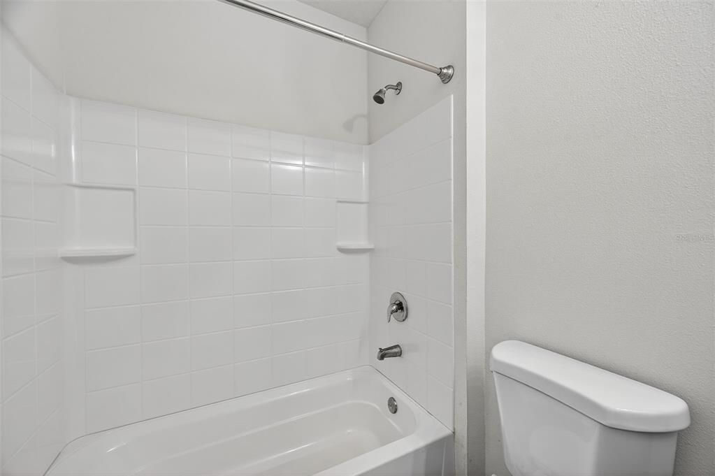 合同活跃: $319,900 (3 贝兹, 2 浴室, 1690 平方英尺)