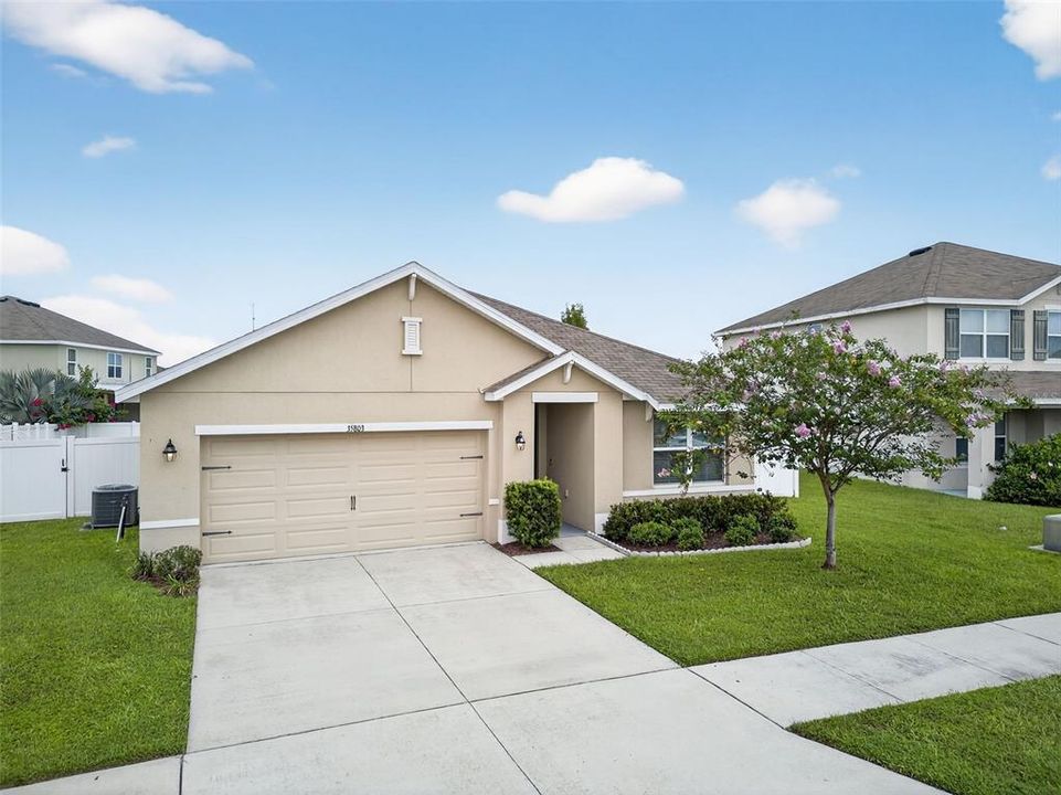 合同活跃: $319,900 (3 贝兹, 2 浴室, 1690 平方英尺)