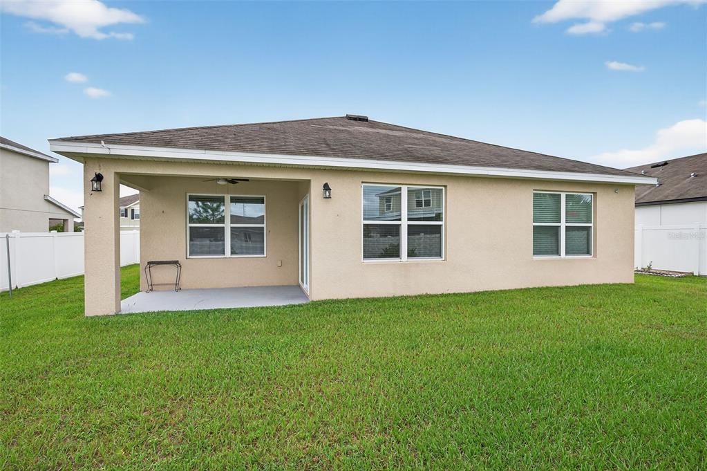 合同活跃: $319,900 (3 贝兹, 2 浴室, 1690 平方英尺)